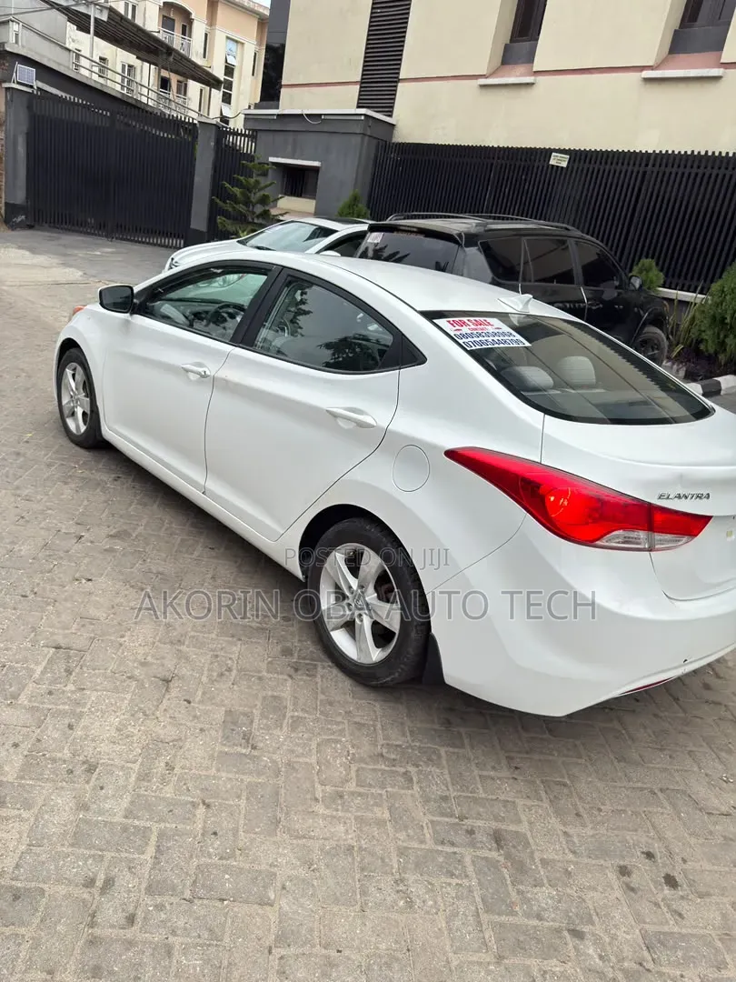 Hyundai Elantra 2012 White