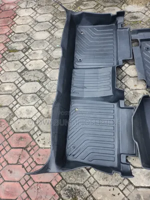 Black Full Coverage Foot Mat for Cars