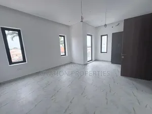 4bdrm Duplex in Off Allen Avenue for sale