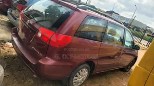 Toyota Sienna CE AWD 2006 Red