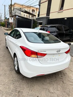 Hyundai Elantra 2012 White