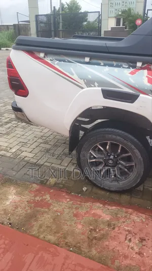 Toyota Hilux 2020 White