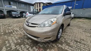 Toyota Sienna 2007 Gold