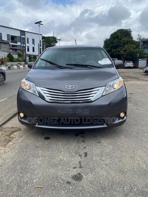 Toyota Sienna XLE AWD 7-Passenger 2013 Gray