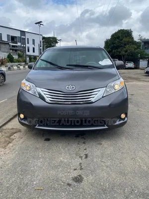 Toyota Sienna XLE AWD 7-Passenger 2013 Gray