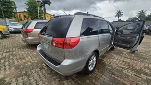 Toyota Sienna 2006 Silver