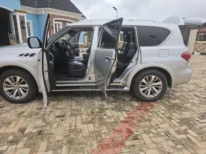 Infiniti QX80 2016 Silver