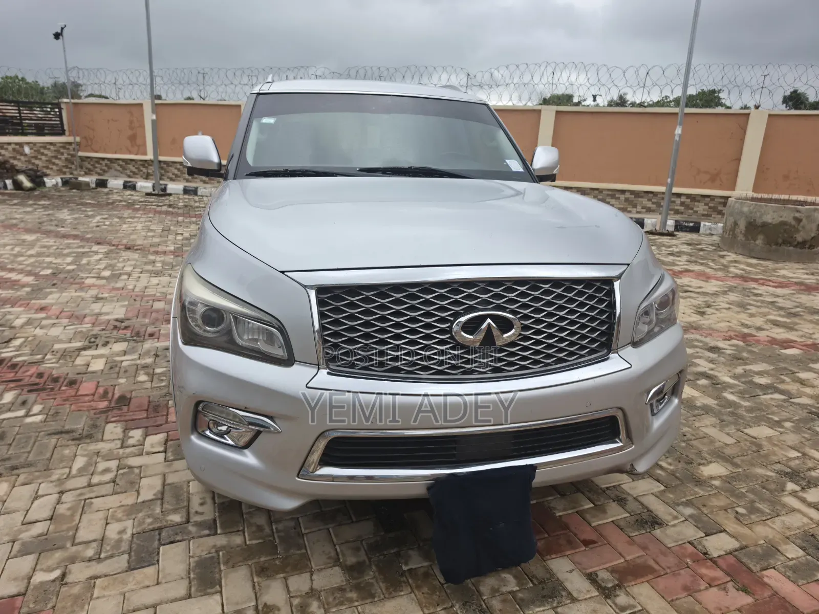 Infiniti QX80 2016 Silver