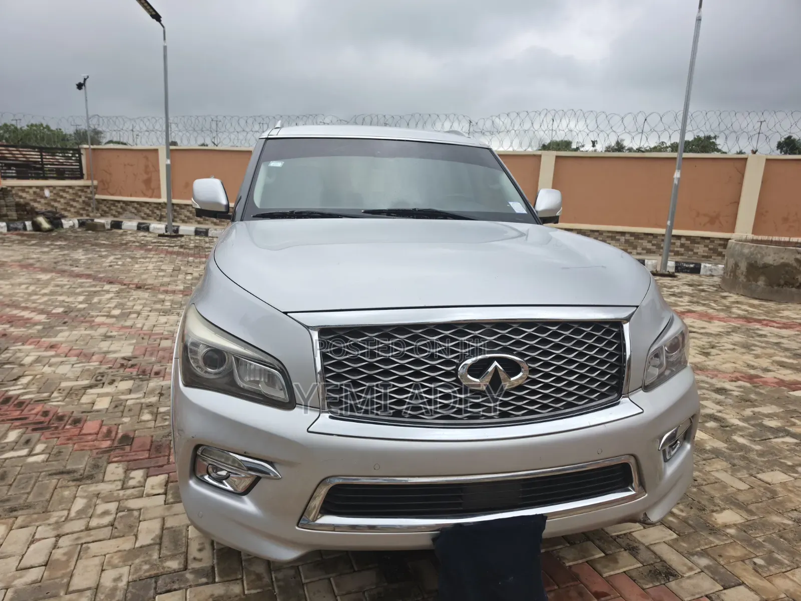 Infiniti QX80 2016 Silver
