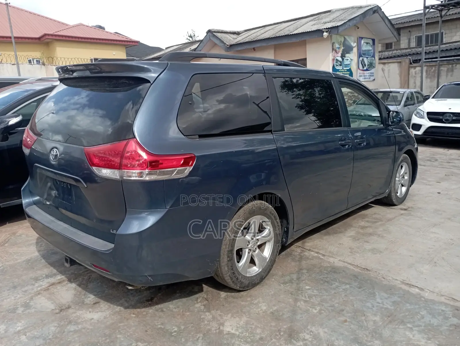 Toyota Sienna 2013 Blue