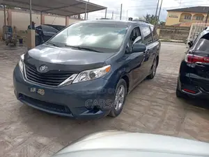 Toyota Sienna 2013 Blue