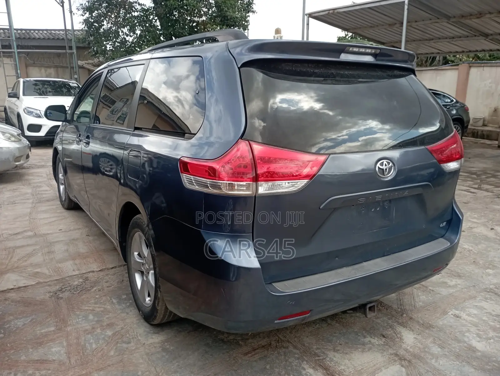 Toyota Sienna 2013 Blue
