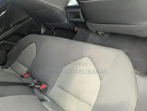 Toyota Camry LE (2.5L 4cyl 8A) 2019 Ivory