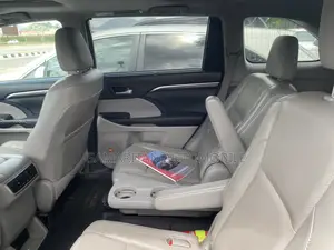 Toyota Highlander Limited Platinum 4dr SUV AWD (3.5L 6cyl 6A) 2015
