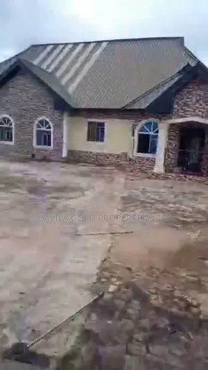 5bdrm Bungalow in Benin City for sale