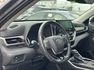 Toyota Highlander XLE 2021 Gray