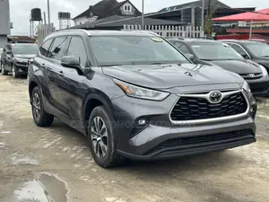 Toyota Highlander XLE 2021 Gray