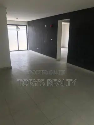 3bdrm Townhouse / Terrace in Agungi for rent