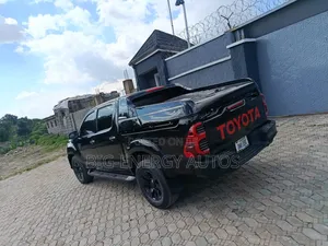 Toyota Hilux 2022 Black