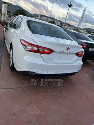 Toyota Camry LE (2.5L 4cyl 8A) 2019 White