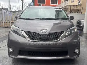 Toyota Sienna SE FWD 8-Passenger 2013 Gray