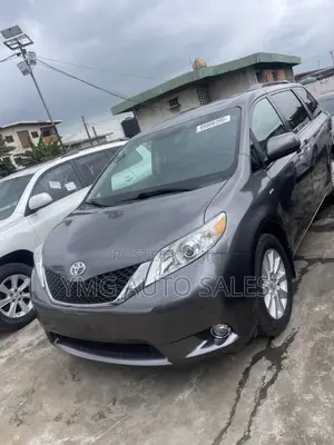 Toyota Sienna XLE 7 Passenger Auto Access Seat (3.5L 6cyl 6A) 2016 Gray