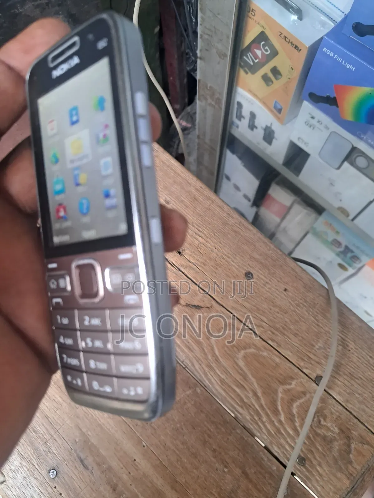 Nokia E52 Gold