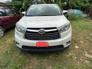 Toyota Highlander Limited 4dr SUV (3.5L 6cyl 6A) 2015 White