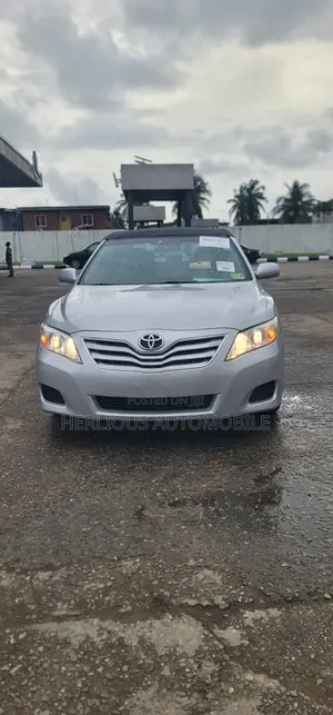 Toyota Camry LE 4dr Sedan (2.5L 4cyl 6AM) 2010 Silver
