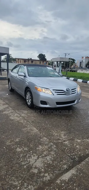 Toyota Camry LE 4dr Sedan (2.5L 4cyl 6AM) 2010 Silver