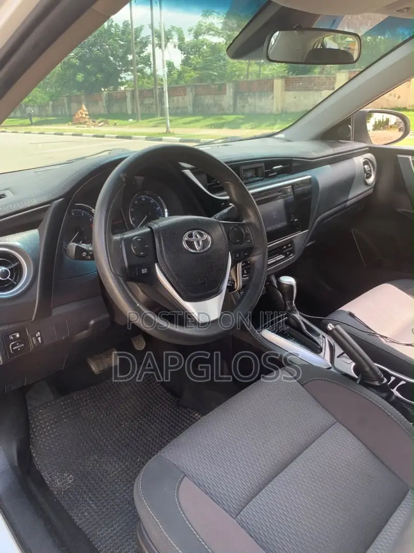 Toyota Corolla 2019 White