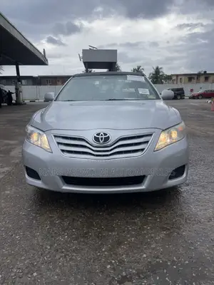 Toyota Camry LE 4dr Sedan (2.5L 4cyl 6AM) 2010 Silver
