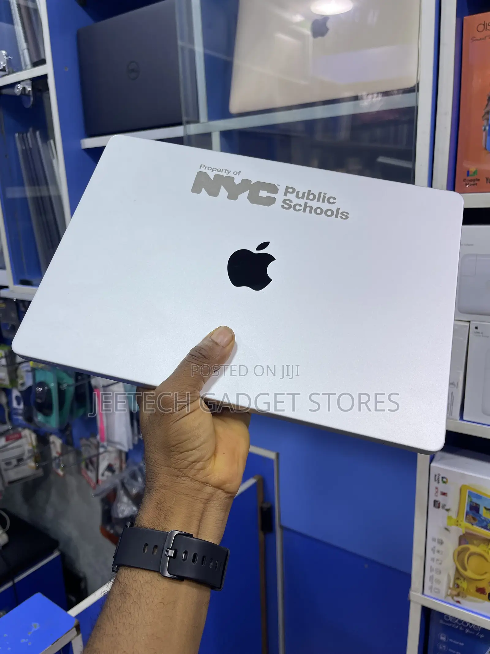 Laptop Apple MacBook Pro 2023 M3 8GB Apple M3 SSD 512GB