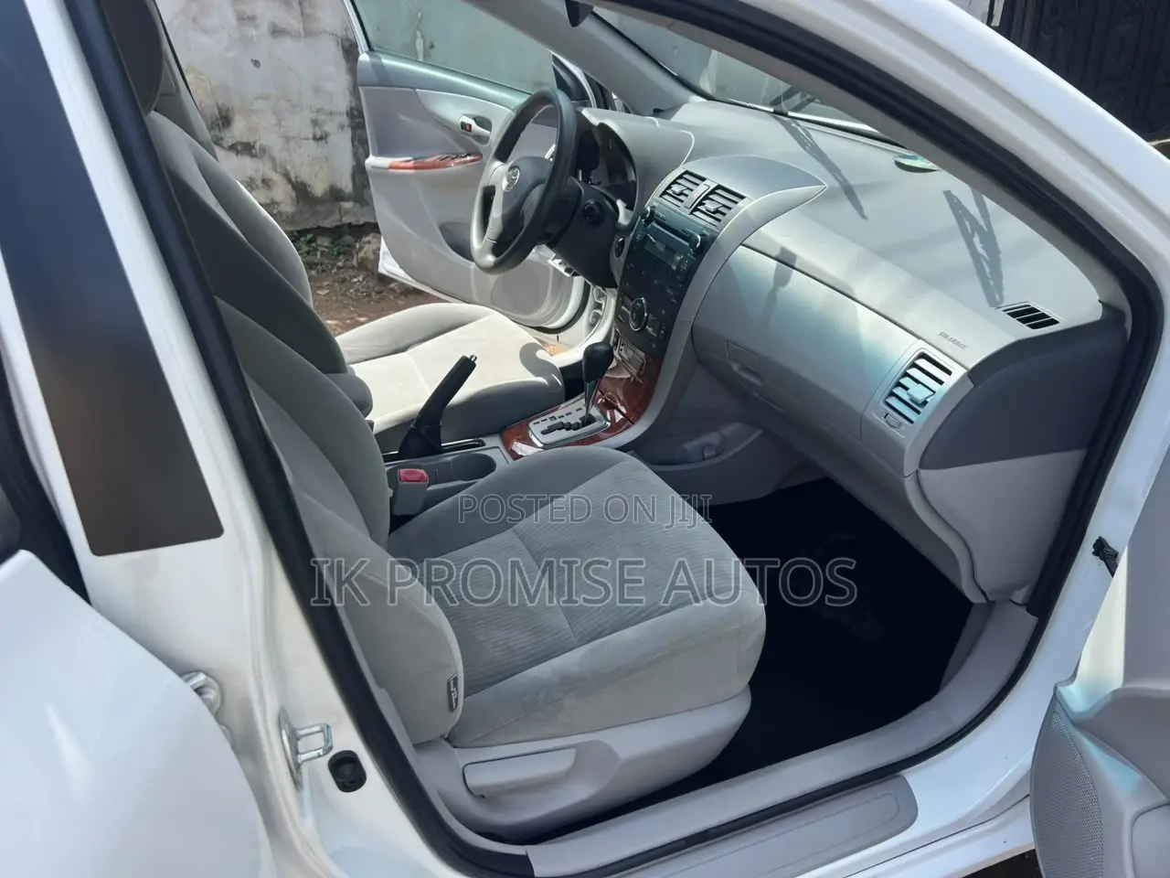 Toyota Corolla 2010 White
