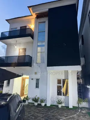 5 Bedroom Self Compound | Snooker/Pool/Cinema/Ps5 in Lekki Phase 1