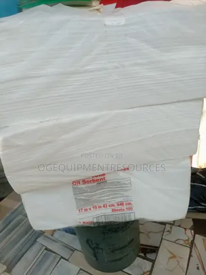 3M Oil Absorbent Pads 100-Sheet