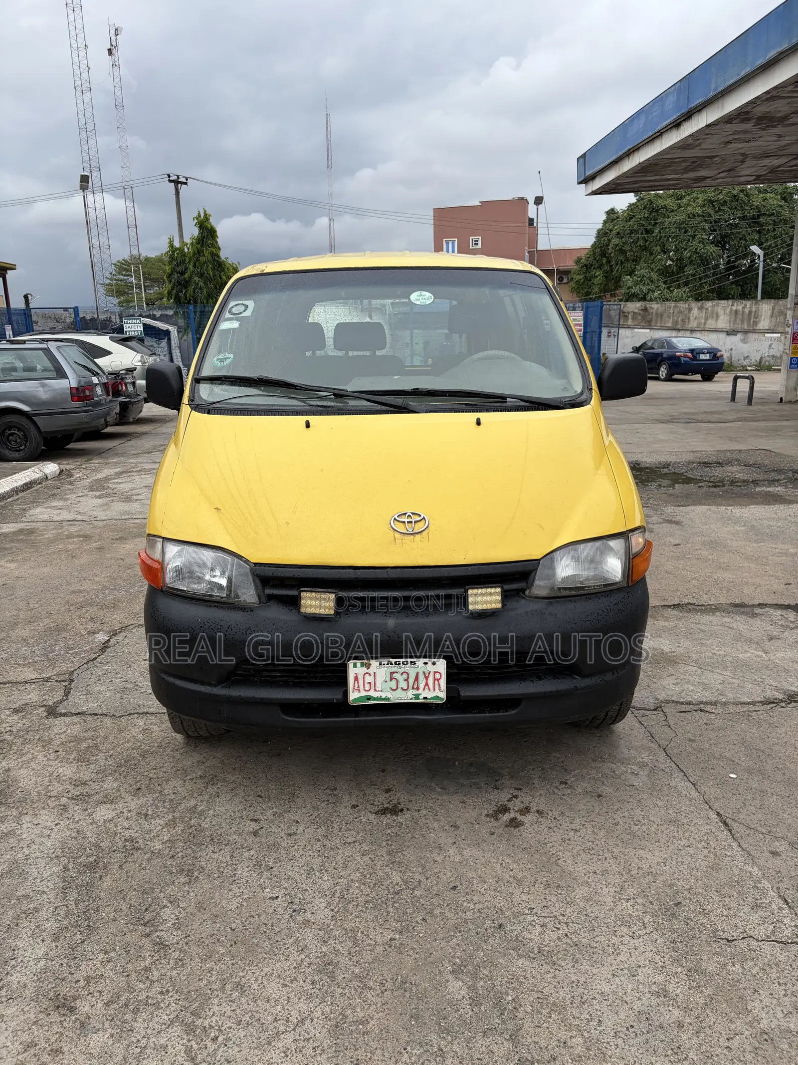 Toyota HiAce 2004 Yellow
