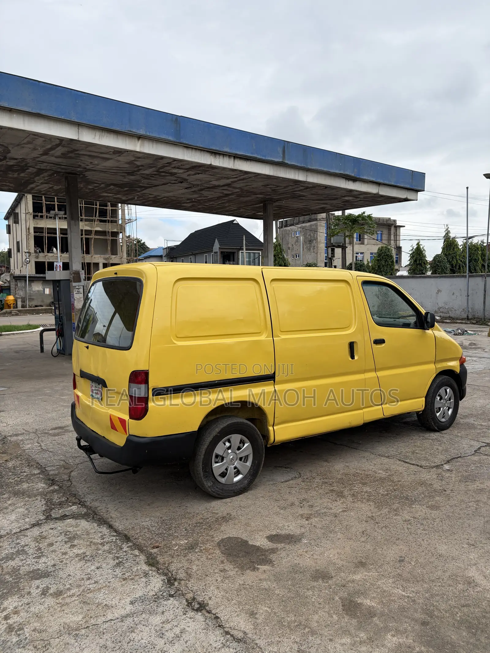 Toyota HiAce 2004 Yellow