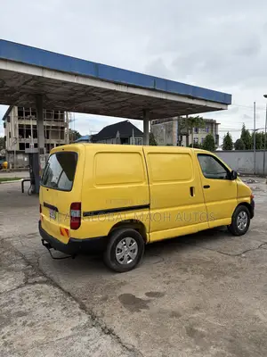 Toyota HiAce 2004 Yellow