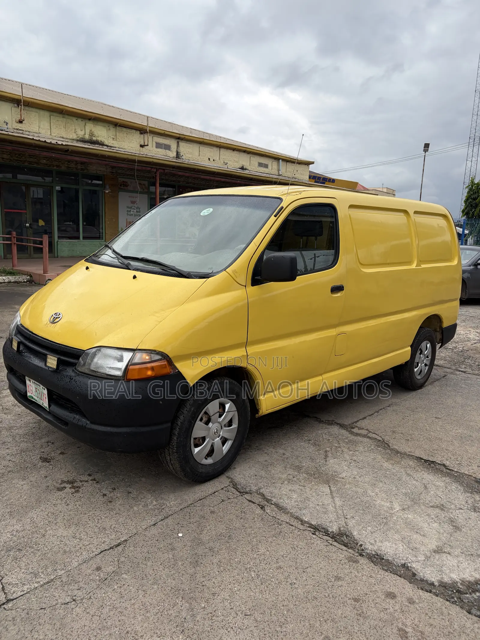 Toyota HiAce 2004 Yellow