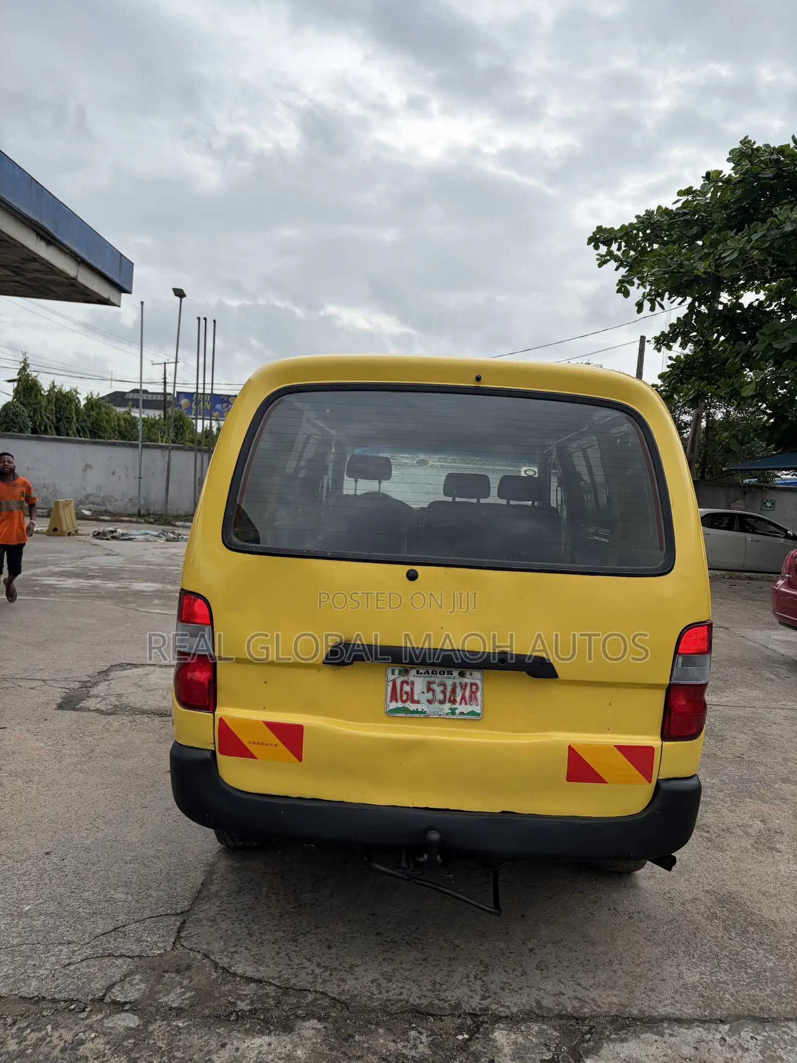 Toyota HiAce 2004 Yellow