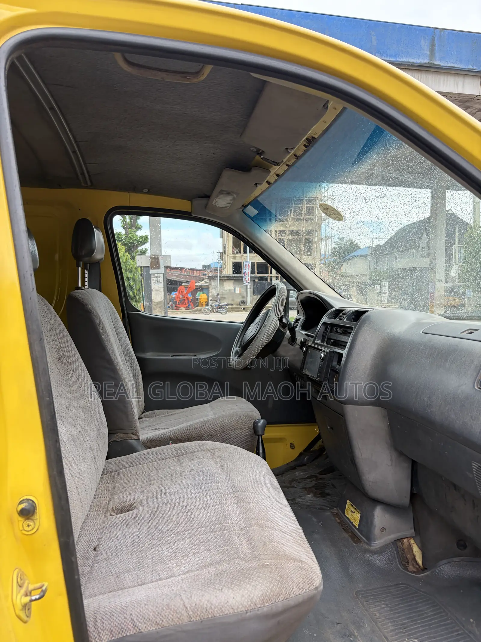 Toyota HiAce 2004 Yellow