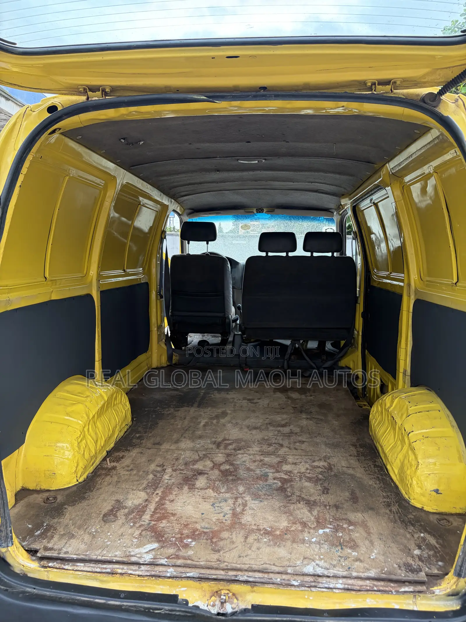 Toyota HiAce 2004 Yellow