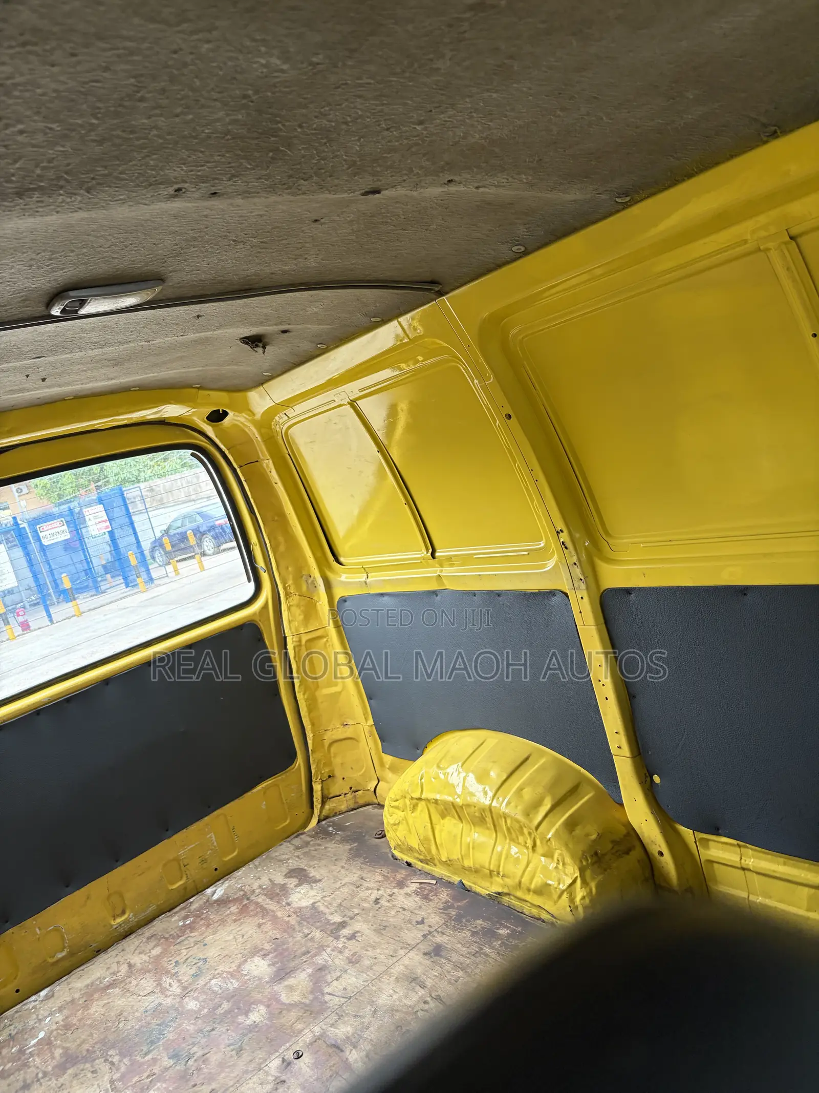 Toyota HiAce 2004 Yellow