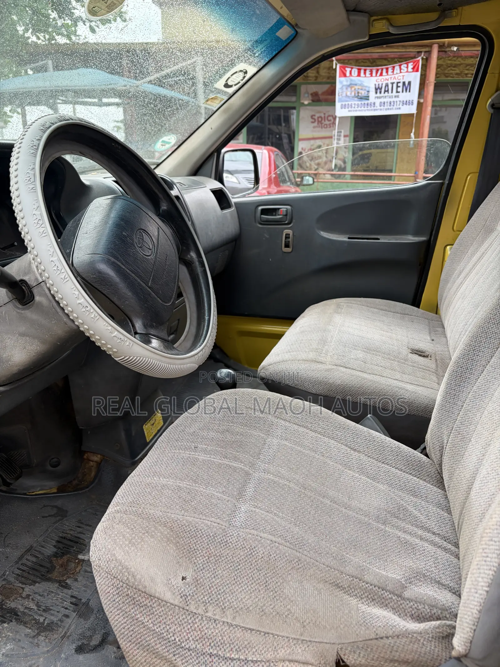 Toyota HiAce 2004 Yellow