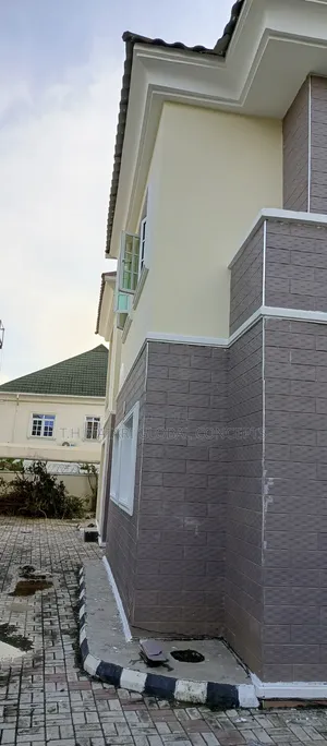 6bdrm Duplex in King'S Park Estate, Kaura for rent