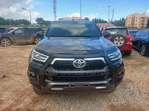 Toyota Hilux 2022 Black