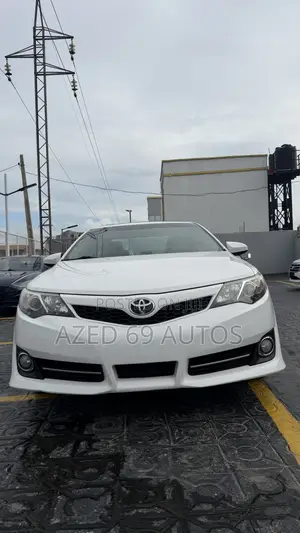 Toyota Camry SE 4dr Sedan (2.5L 4cyl 6A) 2013 White