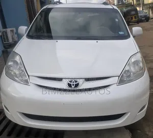 Toyota Sienna 2010 White