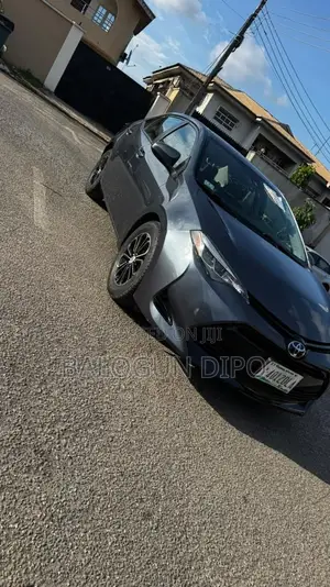 Toyota Corolla LE Eco (1.8L 4cyl 2A) 2018 Gray